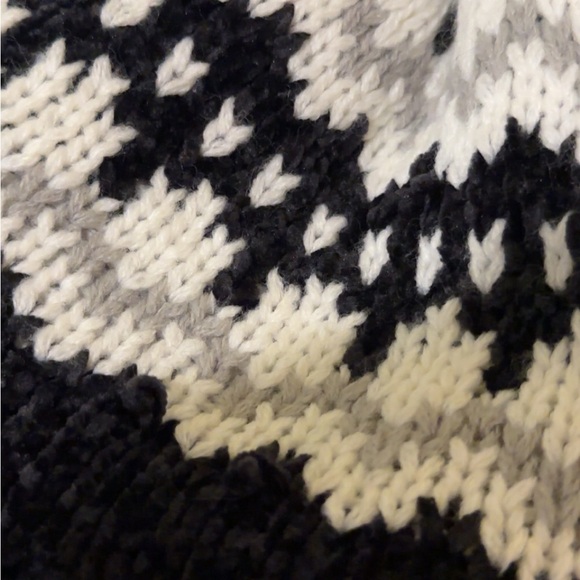 Old Navy Patterned Winter Hat - Picture 3 of 3